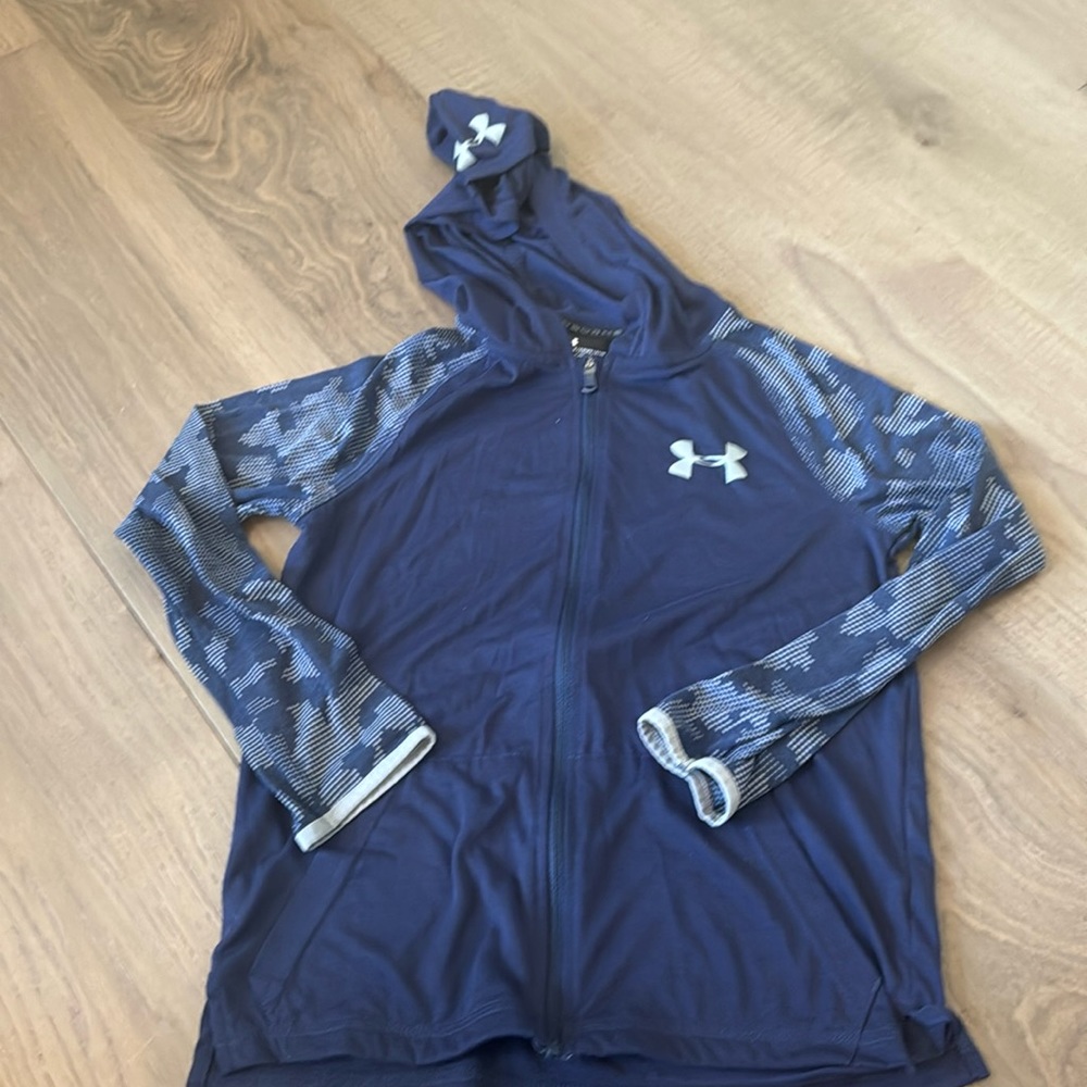Under Armour lightweight zip up size of you small